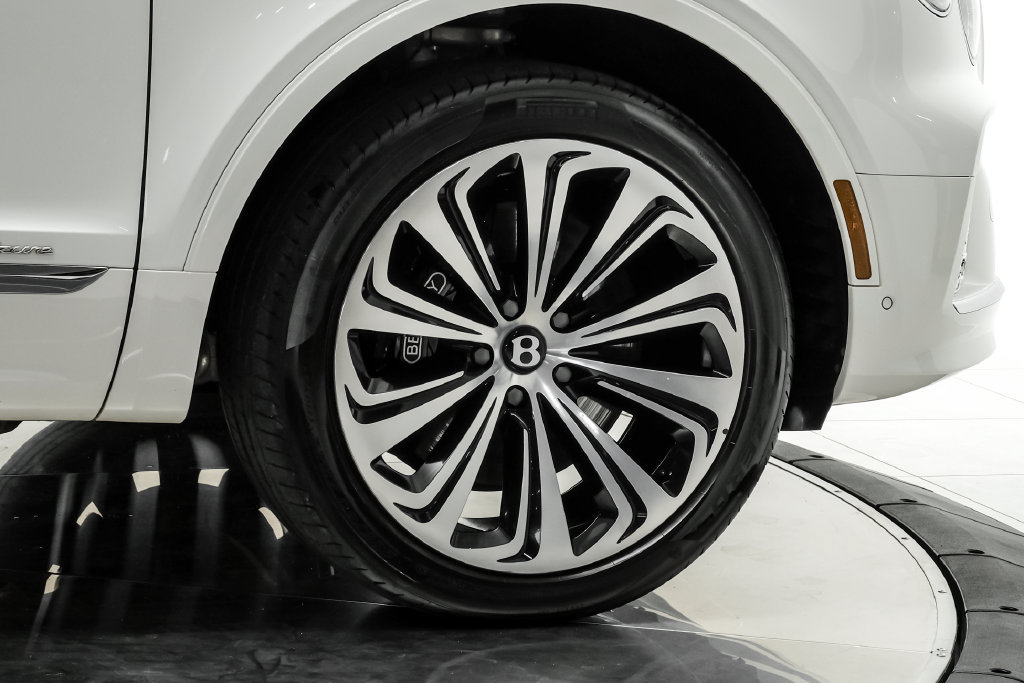 Used 2024 Bentley Bentayga AWD/4WD image 66