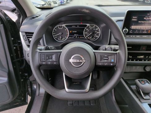 Used 2024 Nissan Rogue SV FWD image 13