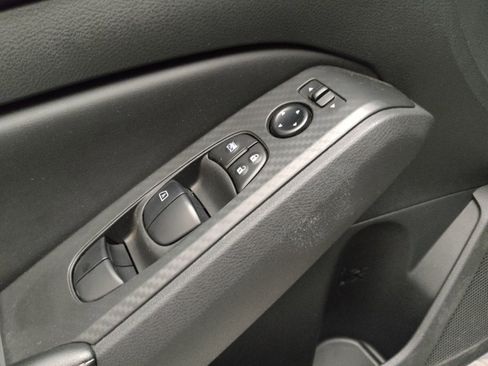 Used 2025 Nissan Altima 2.5 SV FWD image 27