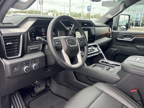 Used 2025 GMC Sierra 2500 Denali w/ Denali Reserve Package AWD/4WD image 10