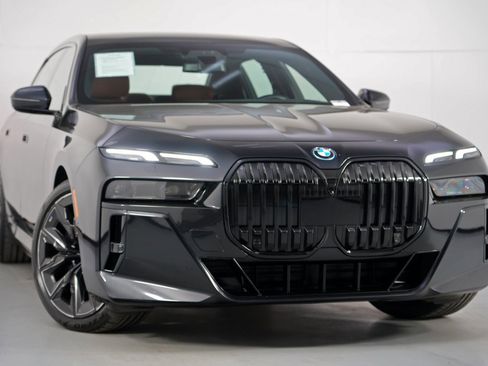 Used 2023 BMW i7 xDrive60 image 4