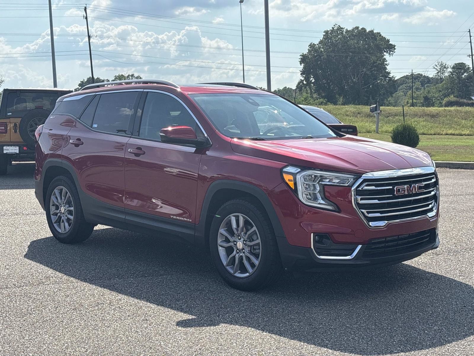 Used 2024 GMC Terrain SLT FWD image 3