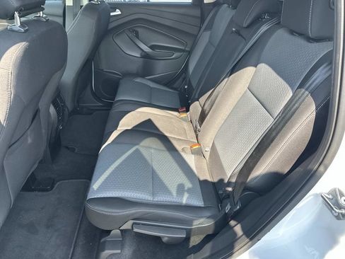Used 2018 Ford Escape SE FWD image 12