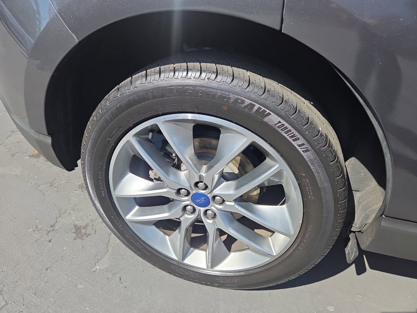 Certified 2018 Ford Edge Titanium w/ Technology Package FWD image 4