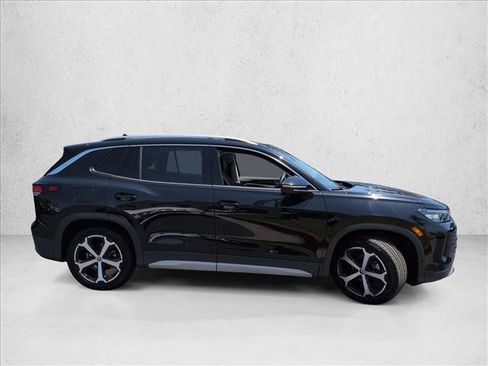 Certified 2026 Volkswagen Tiguan SE w/ Panoramic Sunroof Package FWD image 4
