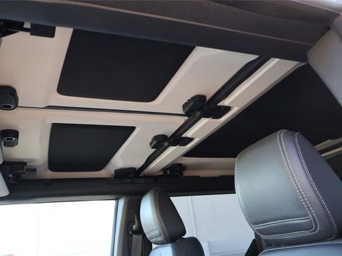 Used 2025 Ford Bronco Badlands image 16