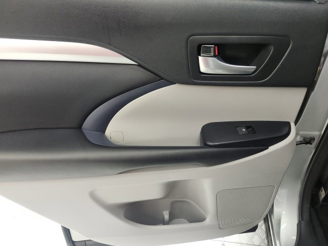 Used 2018 Toyota Highlander XLE FWD image 10