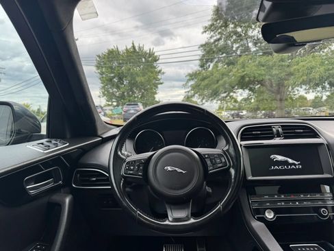 Used 2019 Jaguar F-PACE Premium AWD/4WD image 18