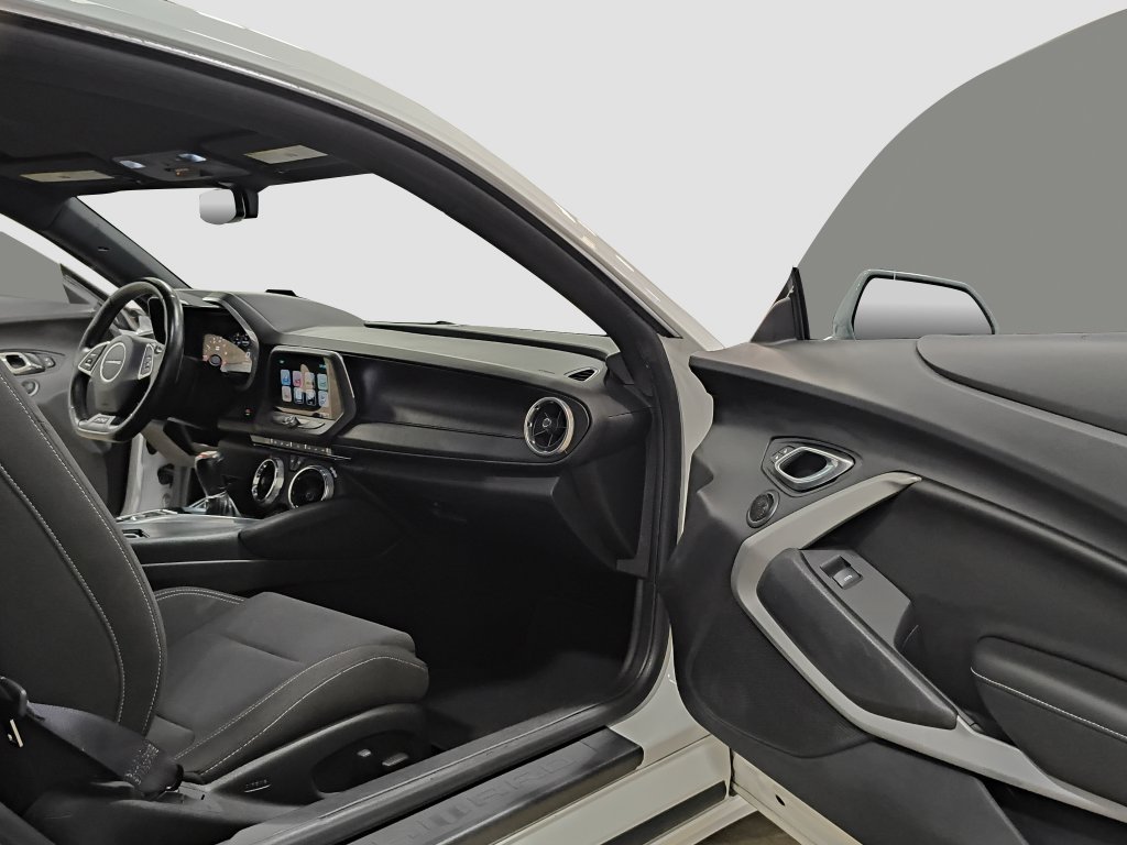 Used 2016 Chevrolet Camaro SS RWD image 13
