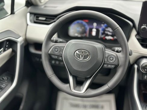 Used 2025 Toyota RAV4 Limited w/ Advanced Technology Package image 11