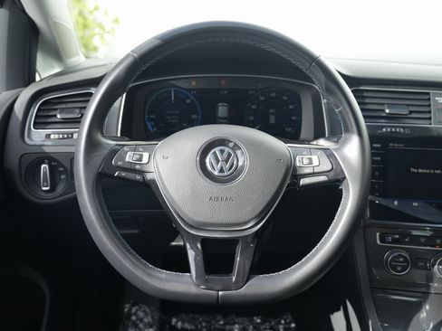 Used 2019 Volkswagen e-Golf SEL Premium image 38