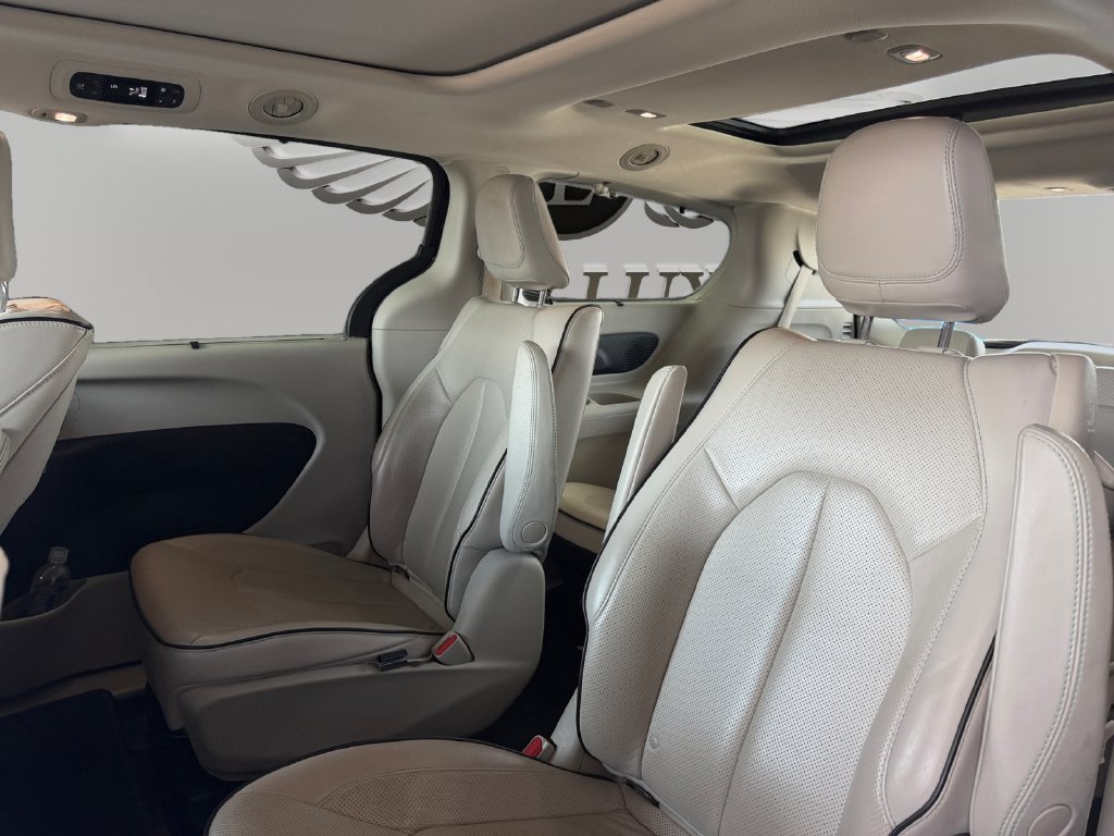 Used 2018 Chrysler Pacifica Limited w/ Advanced Safetytec Group FWD image 13
