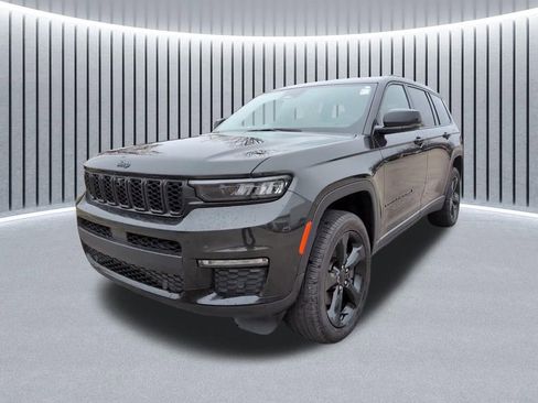 Certified 2025 Jeep Grand Cherokee L Limited w/ Luxury Tech Group II AWD/4WD image 16