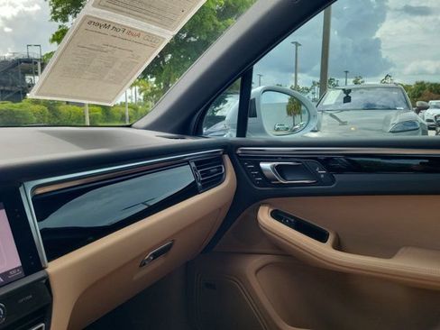 Used 2024 Porsche Macan AWD/4WD image 32