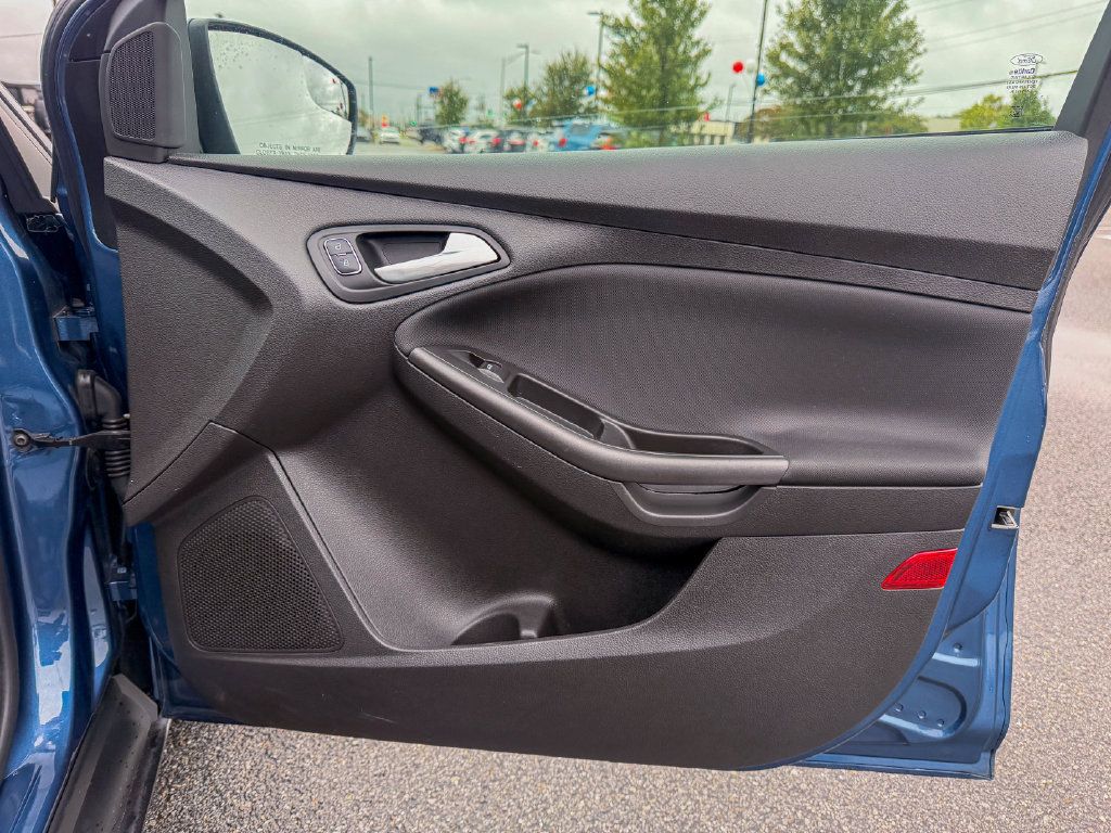 Used 2018 Ford Focus SEL FWD image 12