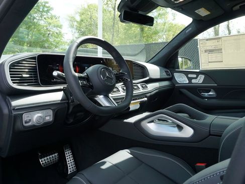 New 2026 Mercedes-Benz GLS 580 4MATIC image 16