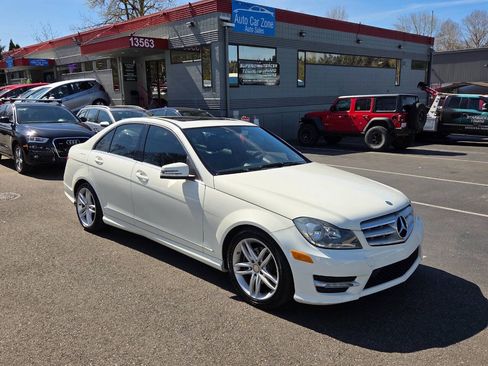 Used 2012 Mercedes-Benz C 300 4MATIC Sedan image 9