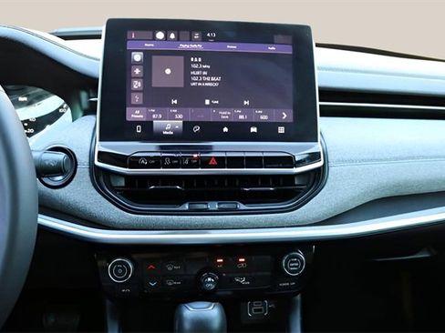 Used 2024 Jeep Compass Latitude image 22