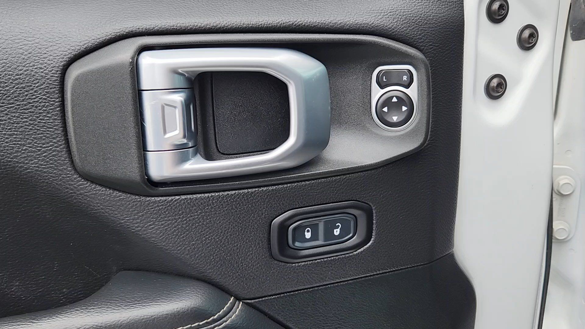 Used 2020 Jeep Wrangler Unlimited Sahara AWD/4WD image 7