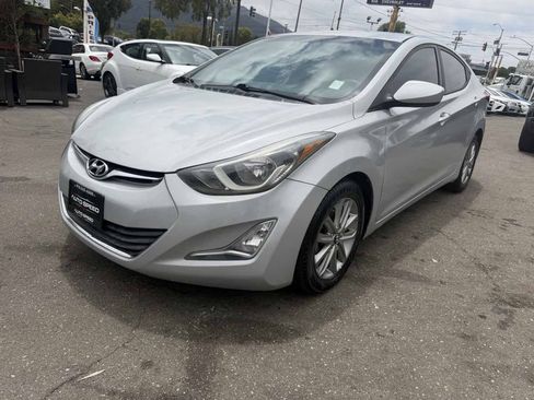 Used 2015 Hyundai Elantra SE w/ Option Group 02 FWD image 3