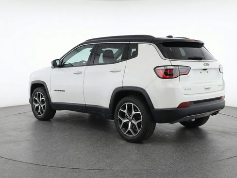 Used 2025 Jeep Compass Limited image 6