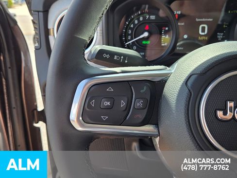 Used 2025 Jeep Wrangler Unlimited Sahara AWD/4WD image 29