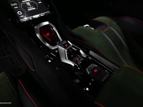 Used 2024 Lamborghini Huracan Sterrato image 32