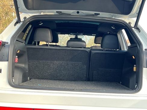 Used 2020 Volkswagen Atlas Cross Sport SE w/ Panoramic Sunroof Package image 15