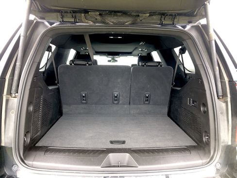 Used 2021 Chevrolet Suburban LT w/ LT Signature Plus Package image 9