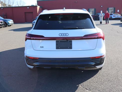Used 2024 Audi Q8 e-tron Premium Plus w/ Premium Plus Package image 6