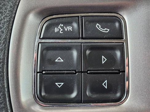 Used 2022 RAM 1500 Classic SLT AWD/4WD image 11