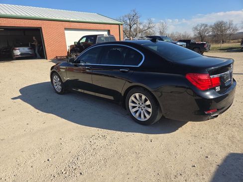 Used 2010 BMW 750i xDrive image 6