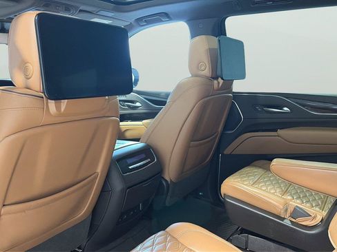 Used 2021 Cadillac Escalade ESV Sport w/ Driver Assist Tech Package AWD/4WD image 17