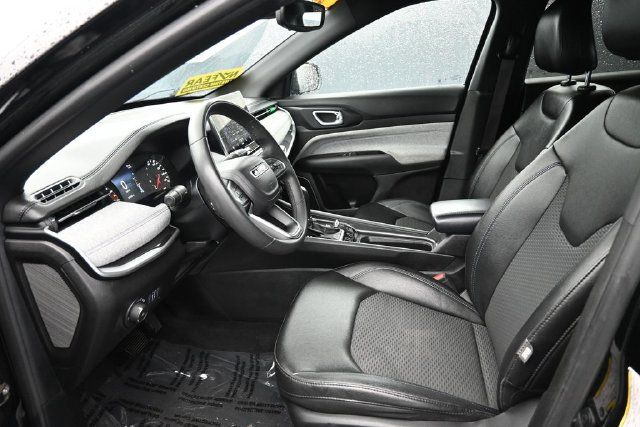 Used 2024 Jeep Compass Latitude w/ Altitude Special Edition AWD/4WD image 15