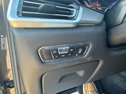 Used 2022 BMW X5 sDrive40i w/ Premium Package RWD image 32