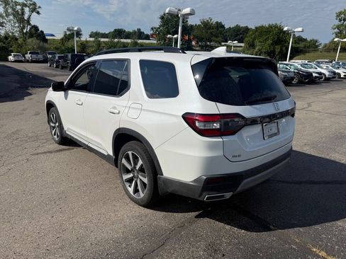 Used 2024 Honda Pilot Elite image 2