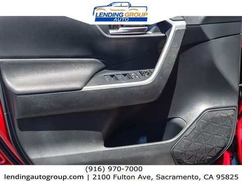 Used 2019 Toyota RAV4 XLE Premium image 19