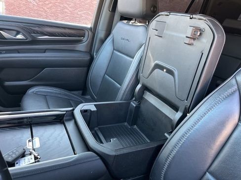 Used 2022 GMC Yukon Denali w/ Denali Premium Package RWD image 36