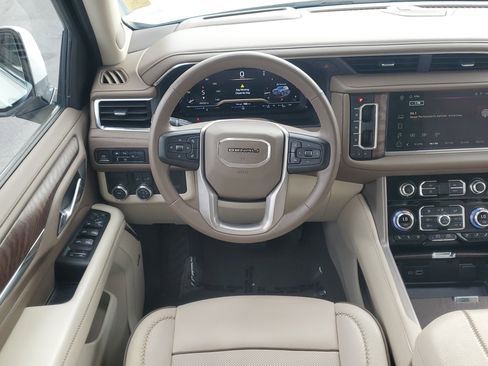 Used 2023 GMC Yukon XL Denali image 19