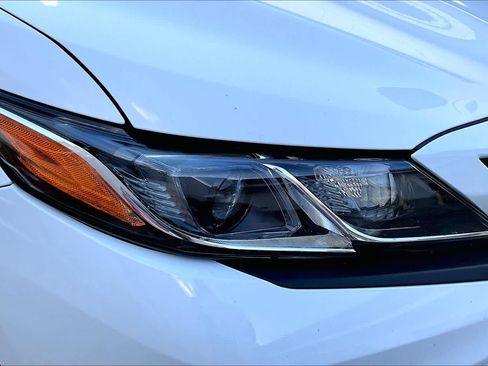 Used 2018 Toyota Camry SE FWD image 26