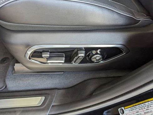 Used 2022 Jeep Grand Cherokee Overland w/ Luxury Tech Group IV AWD/4WD image 9