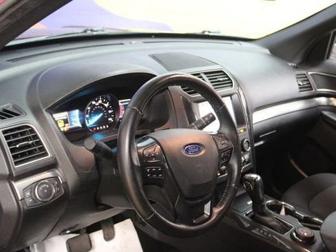 Used 2019 Ford Explorer XLT AWD/4WD image 15