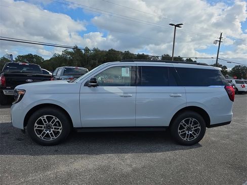 New 2025 Ford Expedition Active image 8