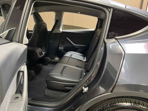 Used 2025 Tesla Model Y Long Range AWD/4WD image 27
