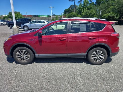 Used 2018 Toyota RAV4 LE AWD/4WD image 8