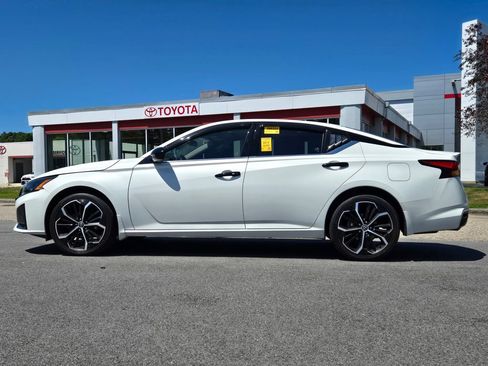 Used 2023 Nissan Altima 2.5 SR w/ SR Premium Package AWD/4WD image 2