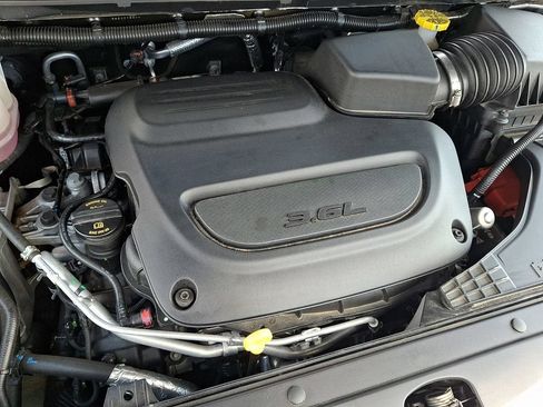 Used 2025 Chrysler Pacifica Select AWD/4WD image 28