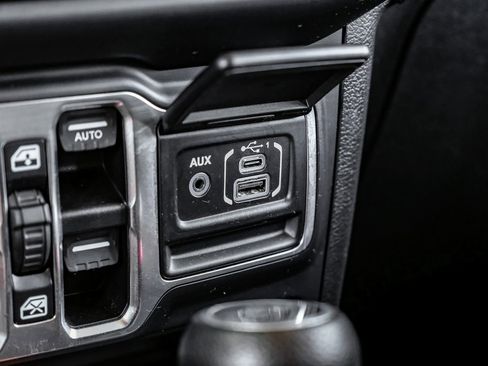 Used 2019 Jeep Wrangler Unlimited Sport S image 35