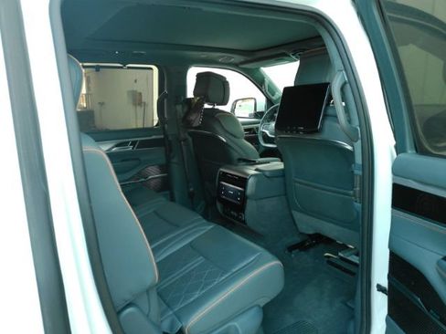 Used 2022 Jeep Grand Wagoneer Series III w/ Rear Seat Video Group 1 AWD/4WD image 32