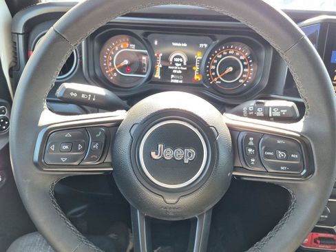 Certified 2025 Jeep Wrangler Unlimited Rubicon AWD/4WD image 29